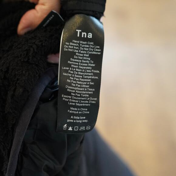 TNA The Little Puff Puffer Jacket Black Medium Down Insulated Full Zip Outdoors - Picture 5 of 8